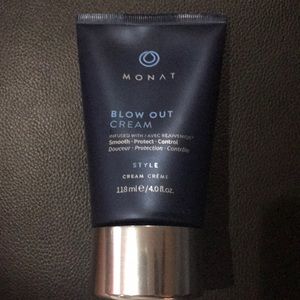 Monat blow out cream